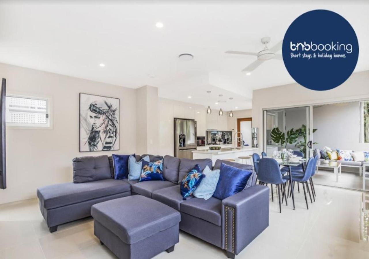 B&B Brisbane - Park Avenue Luxe Townhouse Brand New Sleeps 9 - Bed and Breakfast Brisbane