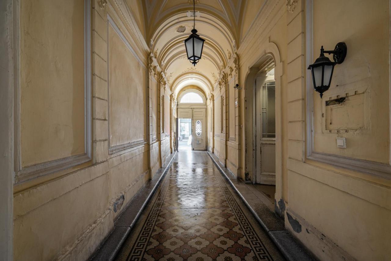 Premium Art Deco Apartment at Broadway // 4BDR & 3BR - B&B Budapest