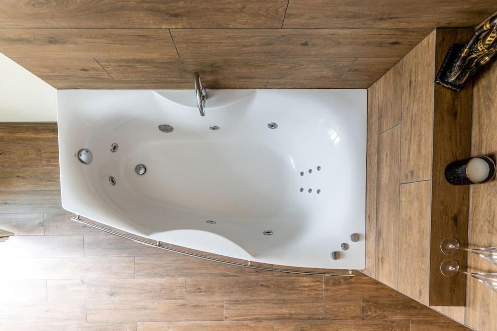 Prabangūs apartamentai su džiakuzi (Jacuzzi) - B&B