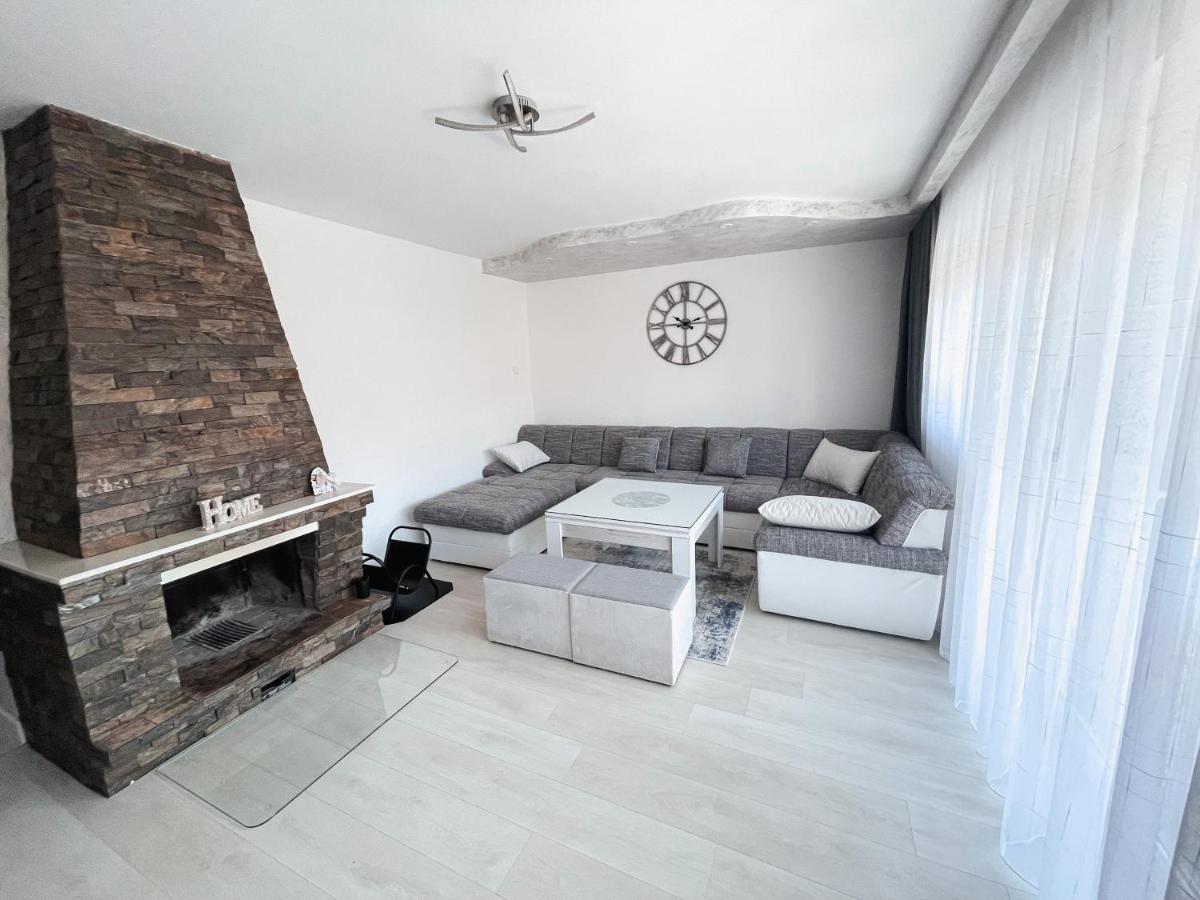 My sweet home Vrhpraca Jahorina - Bed and Breakfast