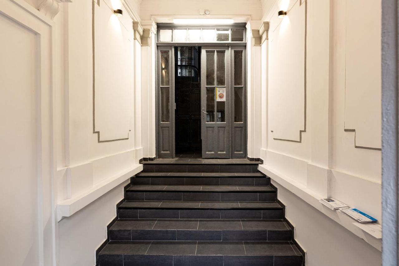 Qult - Misty Night - B&B