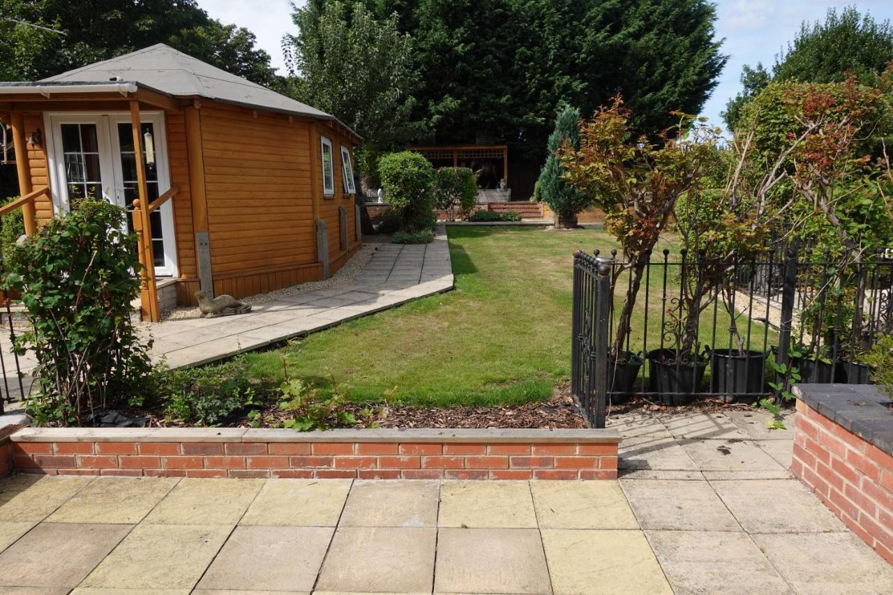 Huge 9 Bed Property Sleeps 17, Near NEC, City Centre, HS2 - Chambres d’hôtes