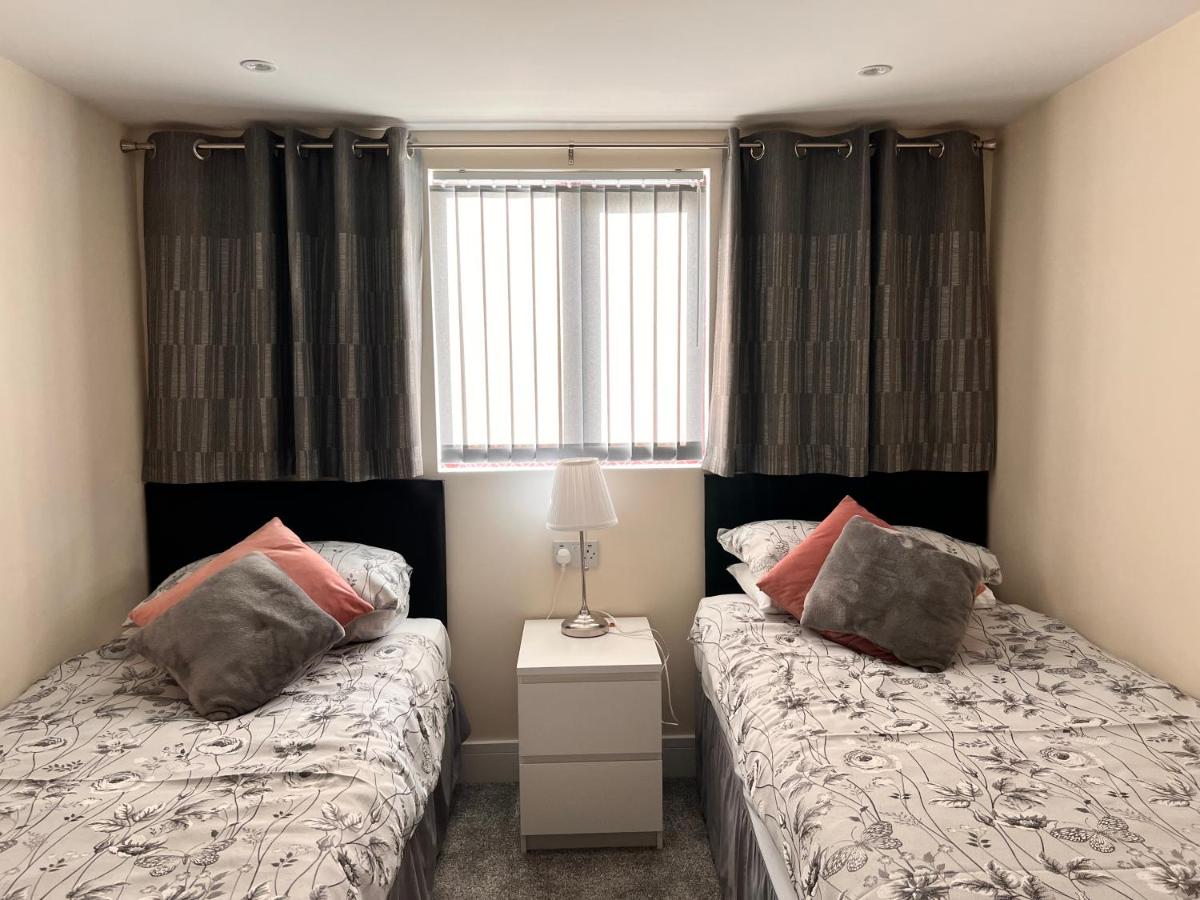 Twin Room with Private Bathroom