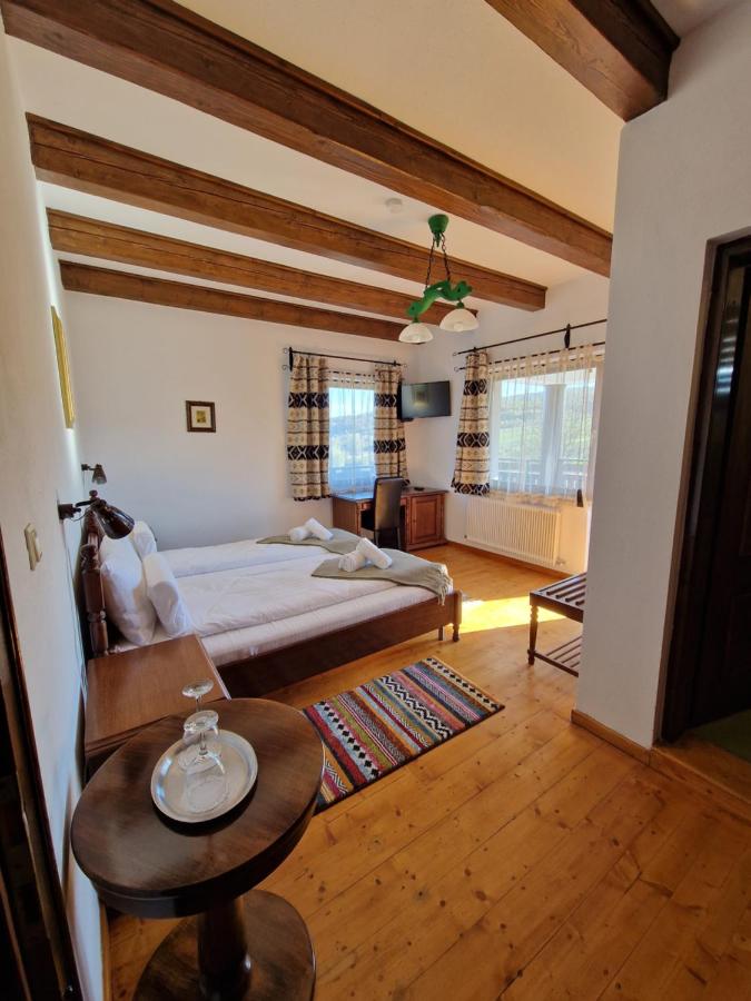 Zweibettzimmer mit Balkon
