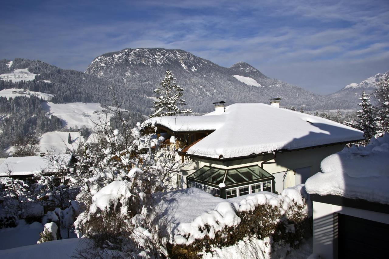 Estudio con vistas a las montañas