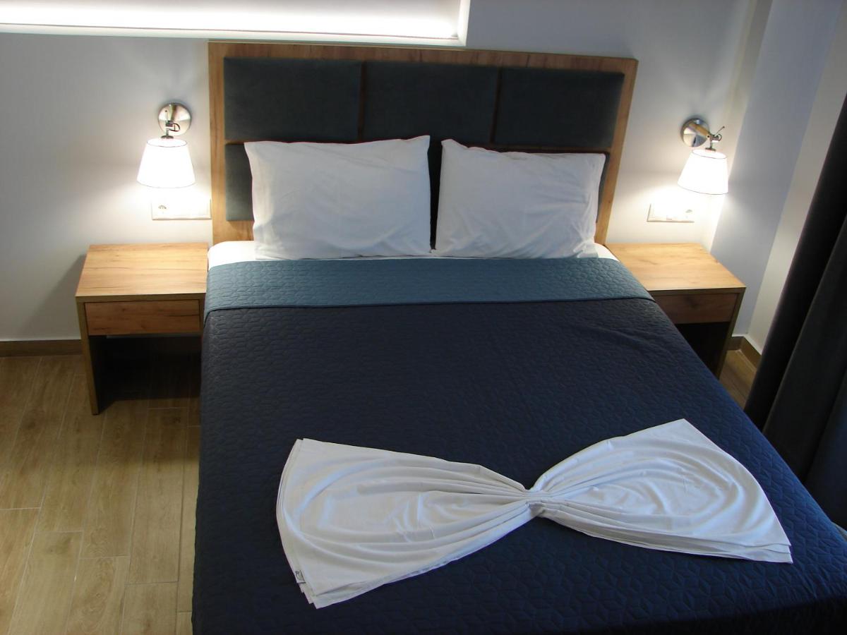 Camera Tripla Superior