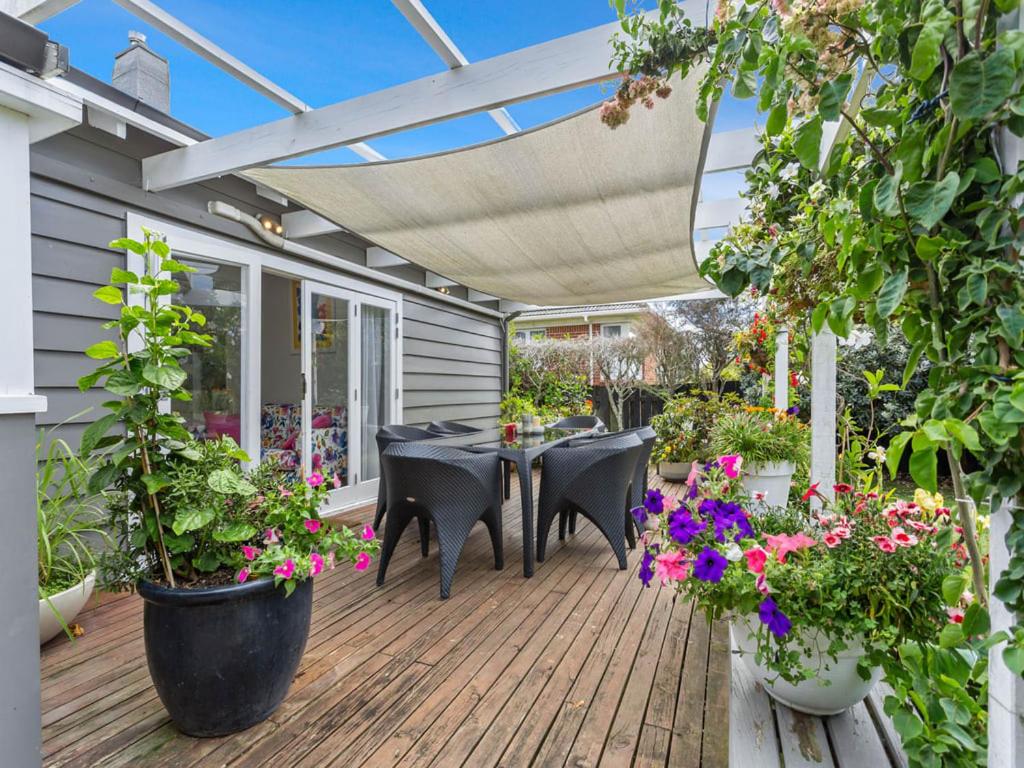 B&B Auckland - Charming Spacious Home in Birkenhead - Bed and Breakfast Auckland