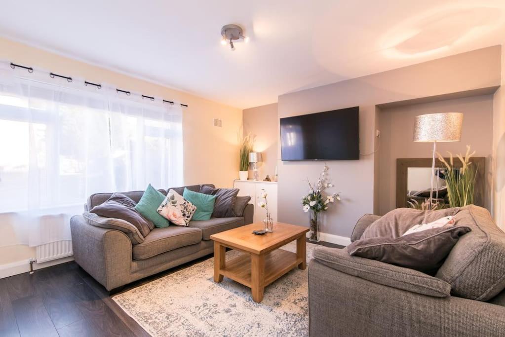 City Home from Home - Peaceful, Cosy & Modern 2Bed house - Bed and Breakfast