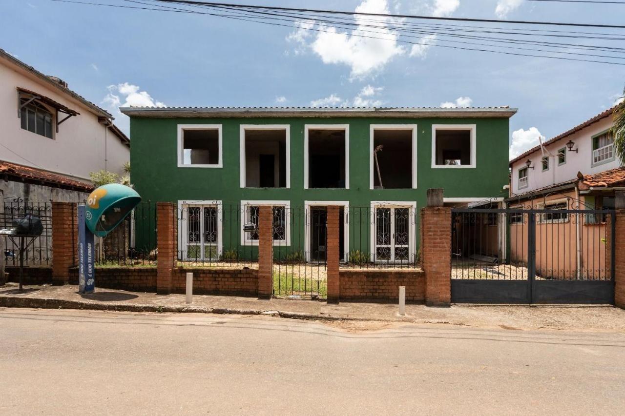 Casarão ESPAÇOSO a 800m do centro, pet friendly, 8 pessoas, garagem para 3 carros - Chambres d’hôtes