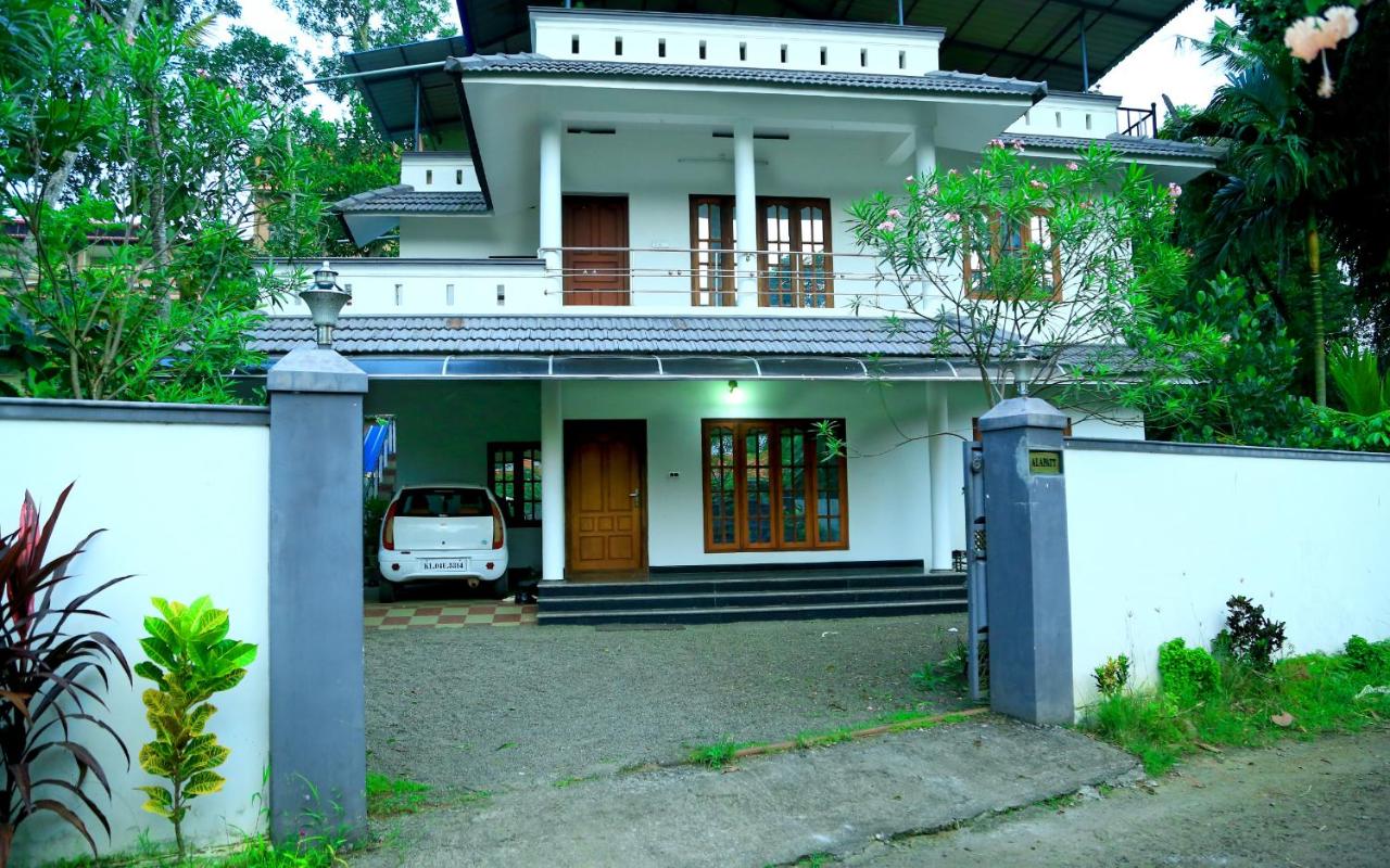 Alapatt Homestay - B&B