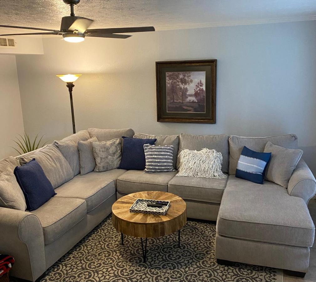 Lovely 2 bed Condo with pool and lake nearby - Chambres d'hôtes Garland