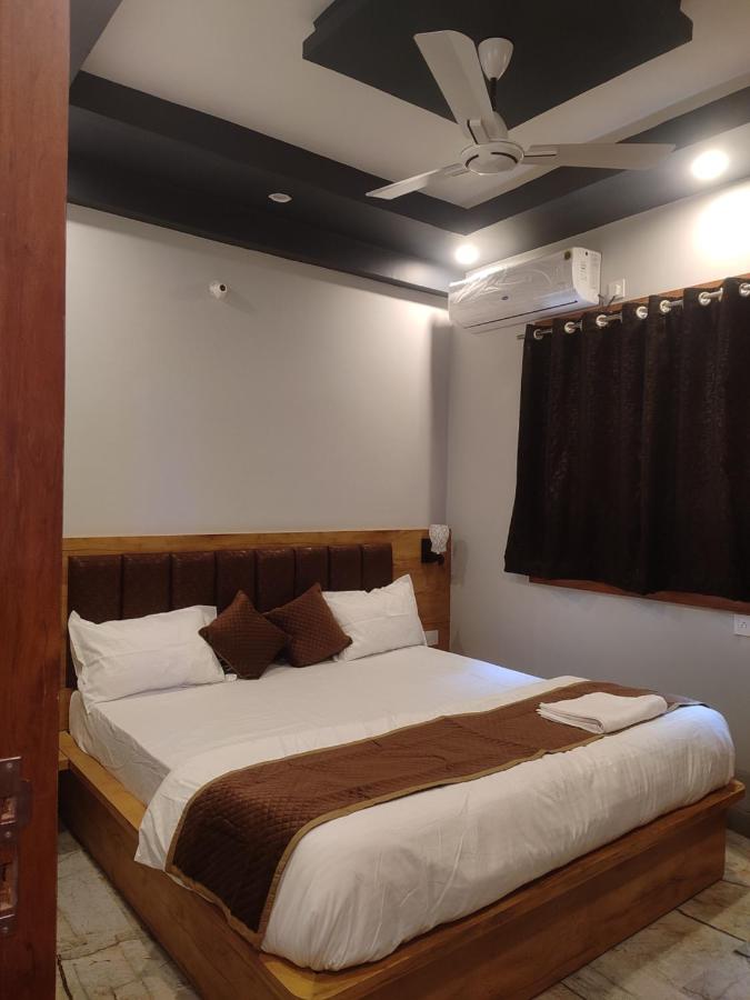 B&B Vrindāvan - Devi Residency - Near Prem Mandir Bankey Bihari Vrindavan - Bed and Breakfast Vrindāvan