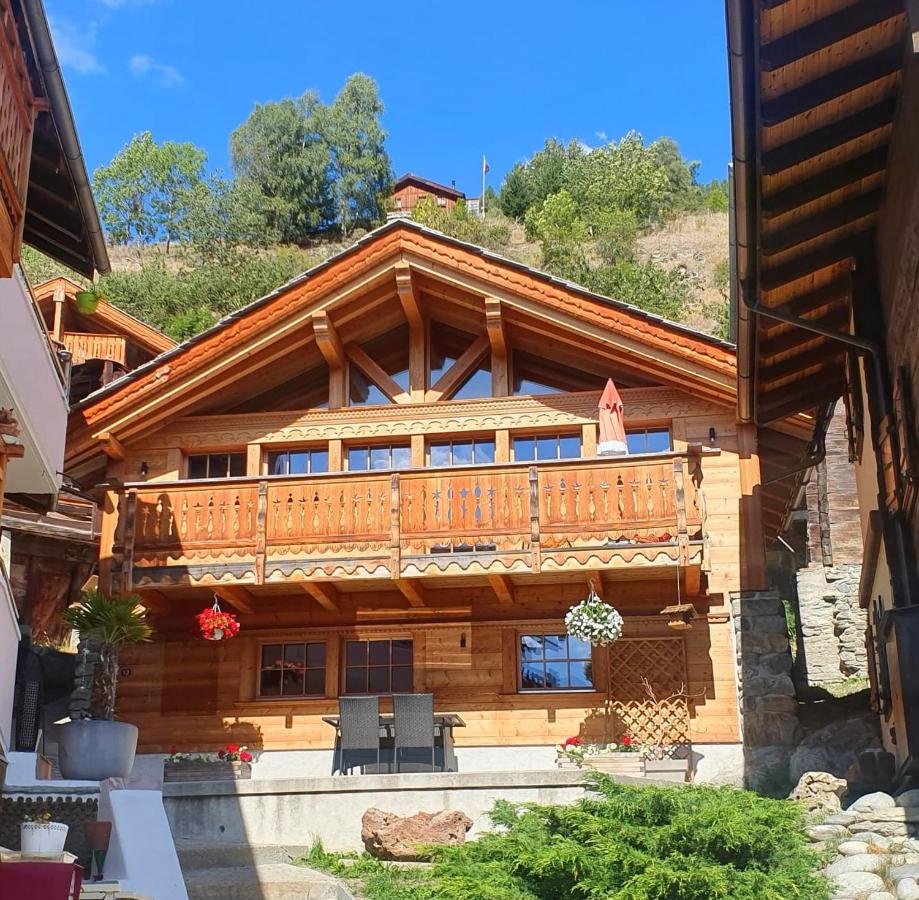 Magnifique et cosy chalet La Marmotte, St-Martin, Val d'Hérens - B&B