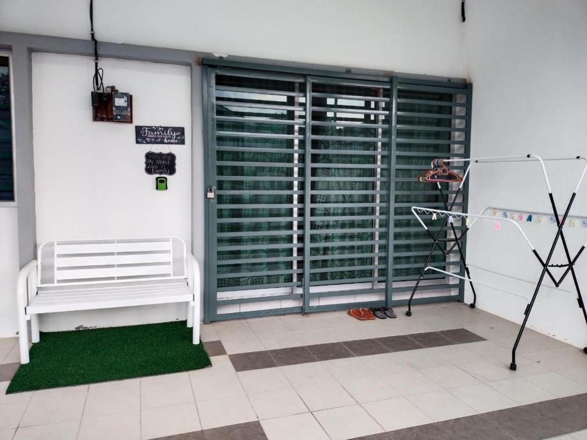 WAFID HOMESTAY SERI ISKANDAR - Ferienwohnung Seri Iskandar