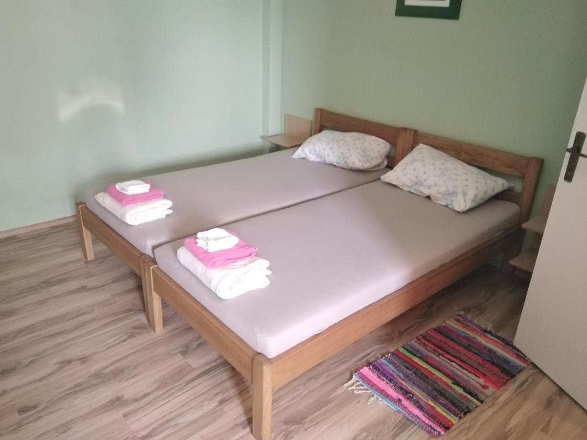 Dreibettzimmer mit eigenem Bad