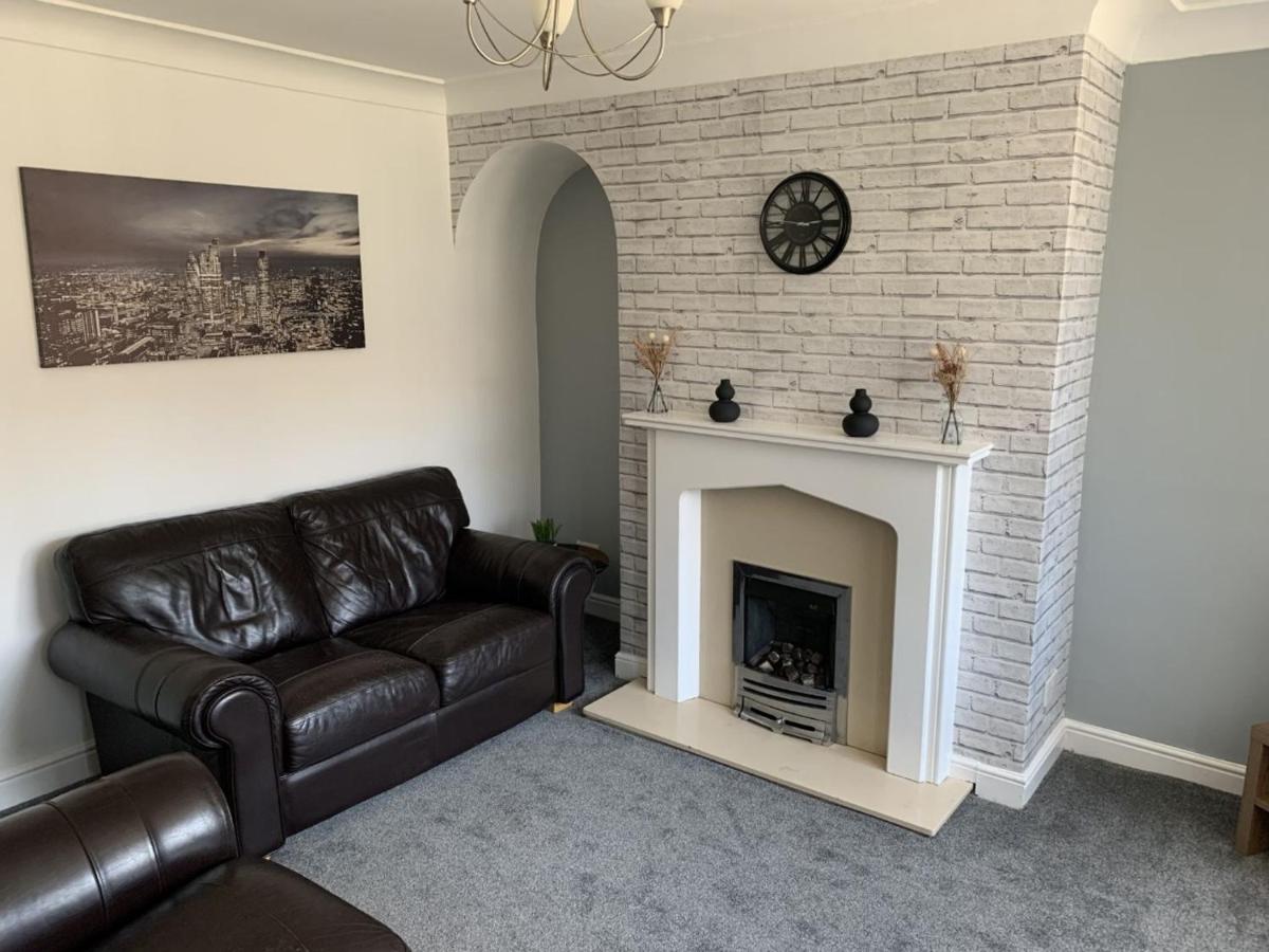 B&B Leeds - Cheerful 3 bedroom Townhouse - Bed and Breakfast Leeds