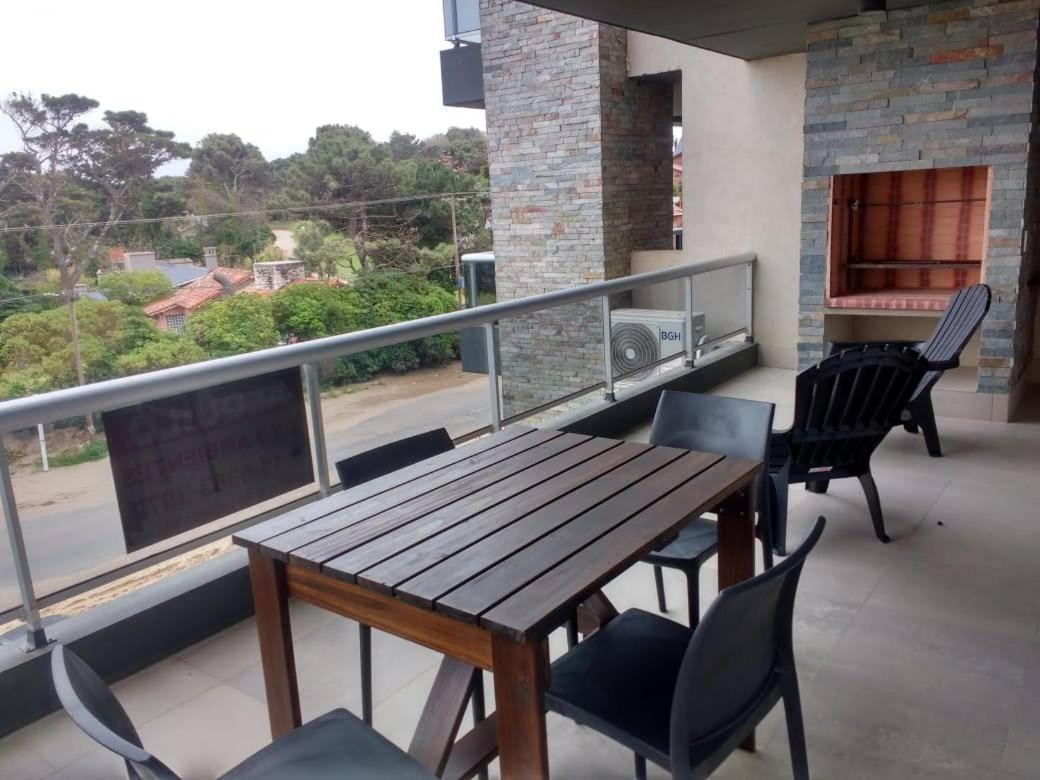 Three-Bedroom Apartment with Balcony
