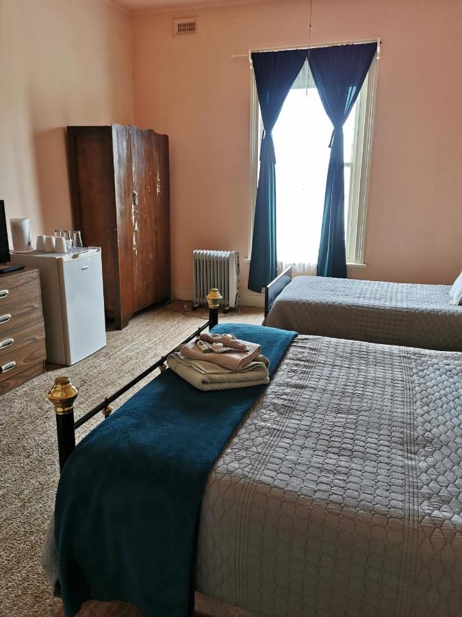 Deluxe Double Room (2 Adults + 1 Child)