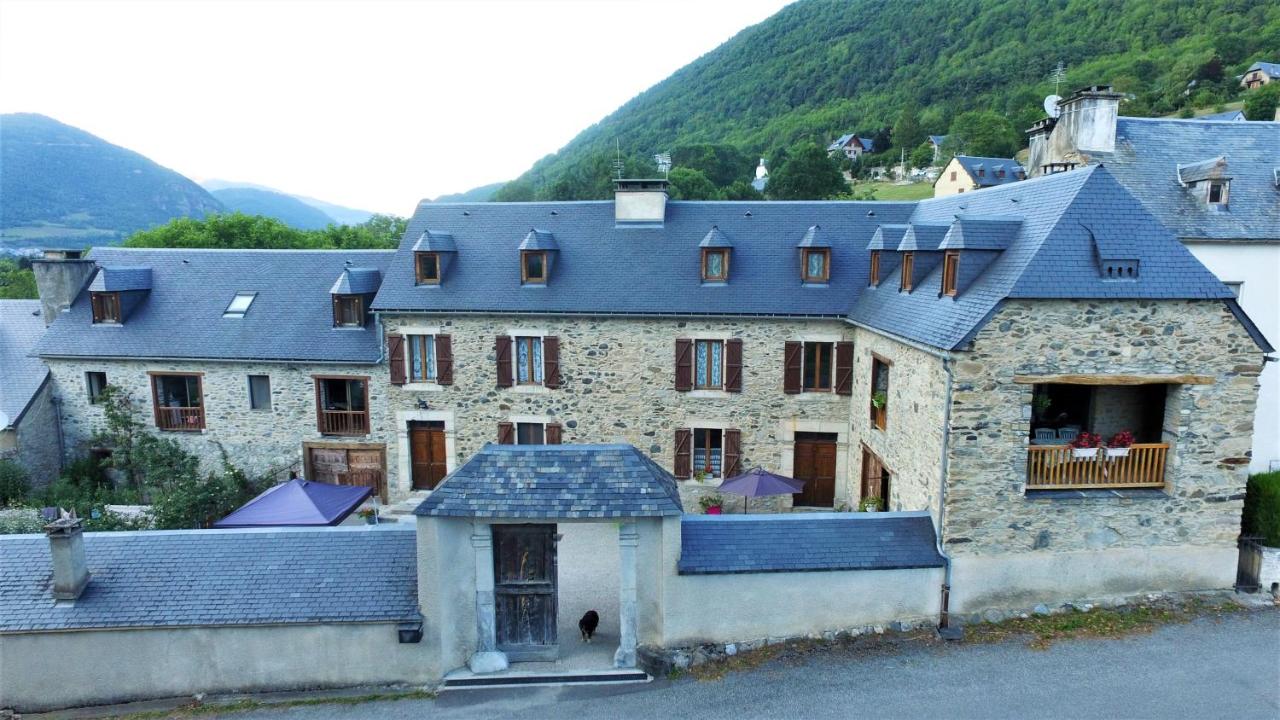 Maison de charme à Guchan avec vue sur la montagne et jacuzzi - B&B Guchen