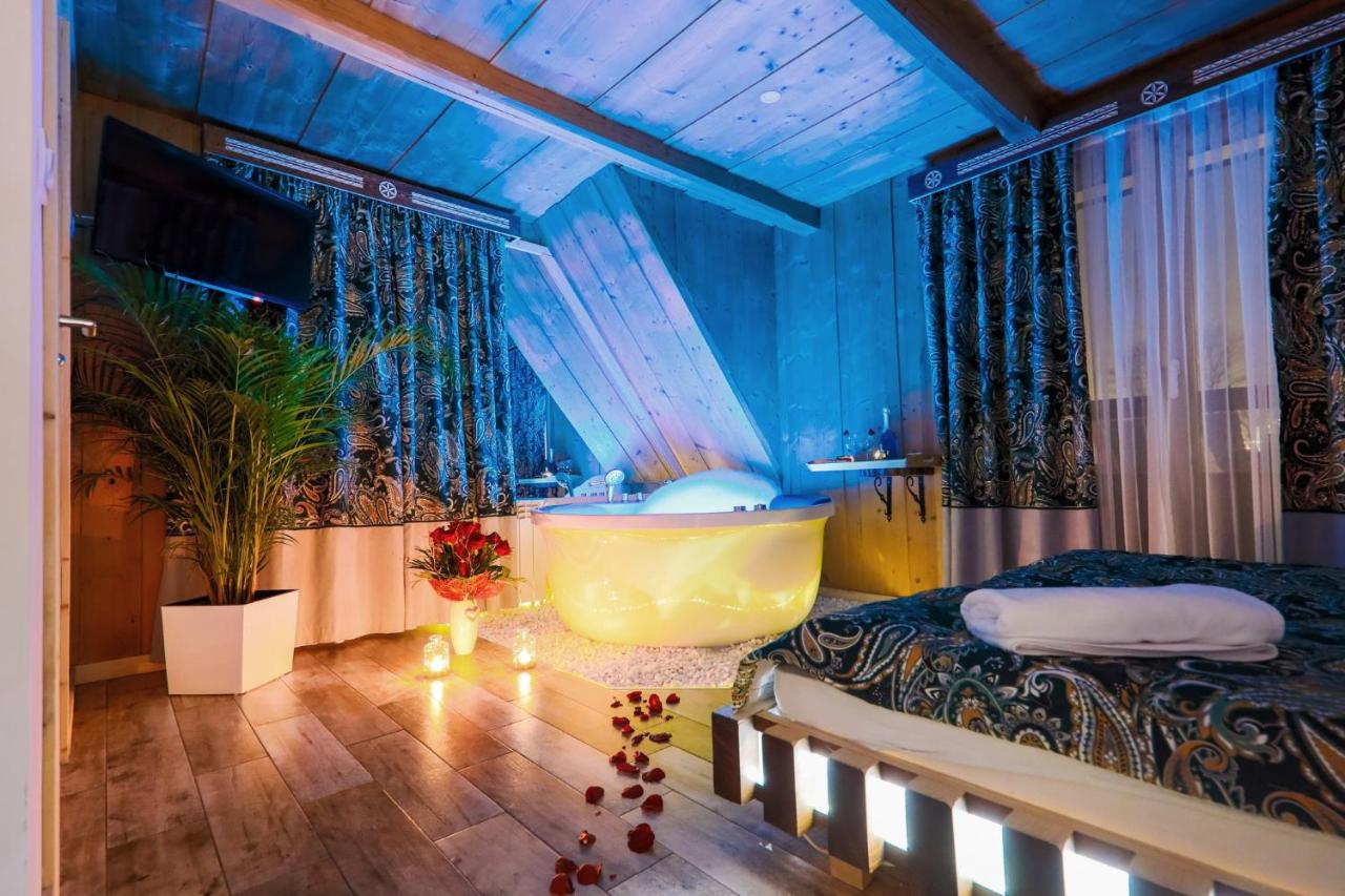 King Room with Mini Jacuzzi and Private Bathroom