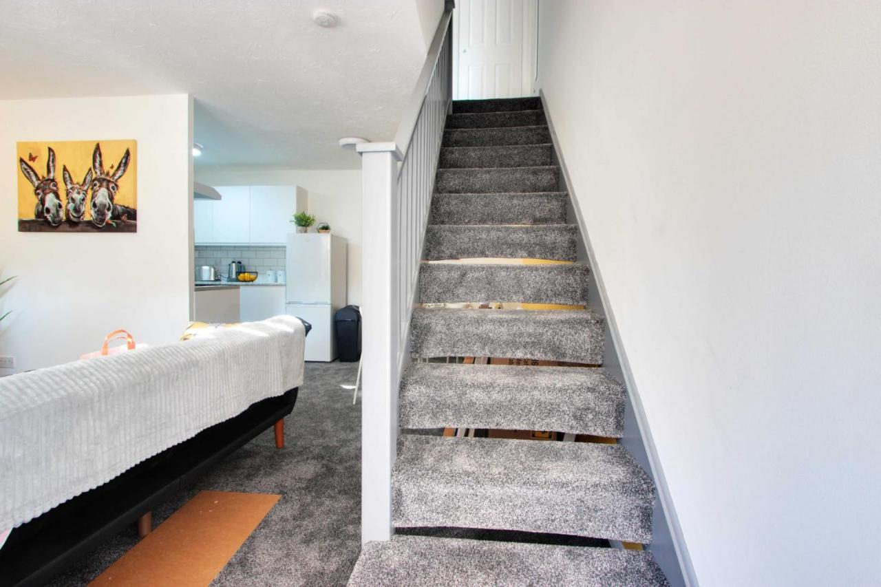Welshside - Modern One Bedroom House, Welsh Harp, NW London By MDPS - Chambres d’hôtes
