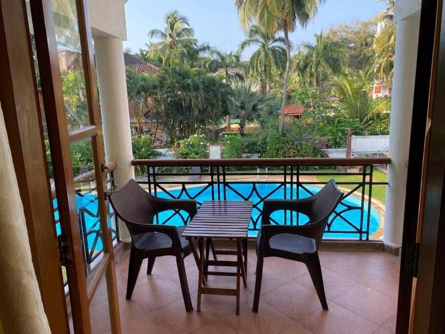 2BHK Pool Facing Beachside Luxury Homestay In South Goa - B&B Betalbatim