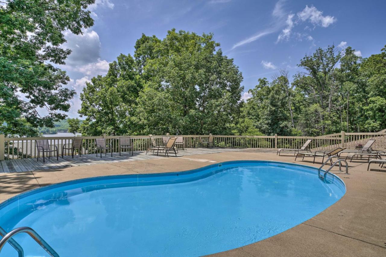 Balcony and Pool Access Cozy Osage Beach Retreat! - Bed and Breakfast Osage Beach