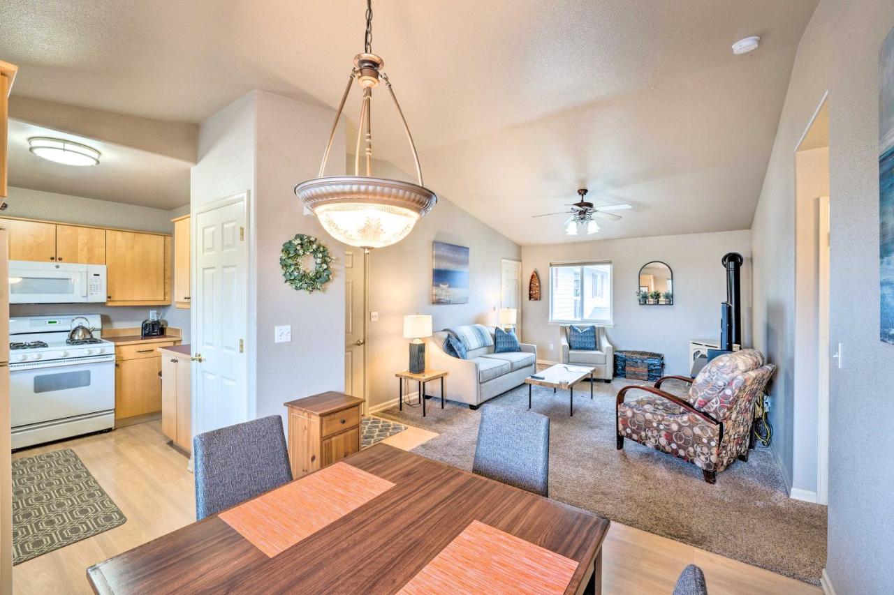Cottage w/ Gas Fireplace ~ 1 Mi to Hidalgo Bay! - Ferienwohnung Anacortes