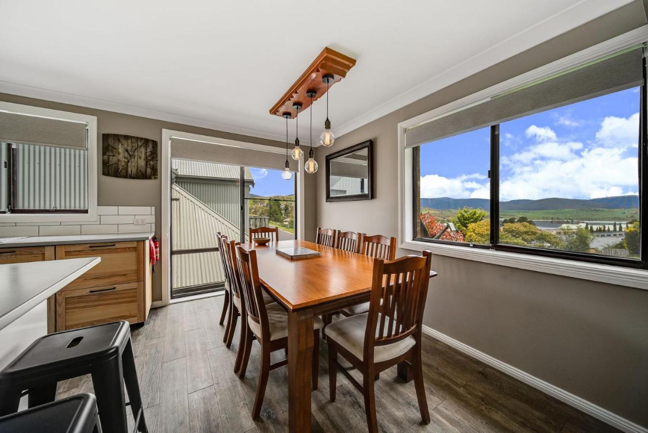 Petersdorf 2 - Modern 2BR Townhouse l WiFi l Mountain Views - Chambres d’hôtes Jindabyne