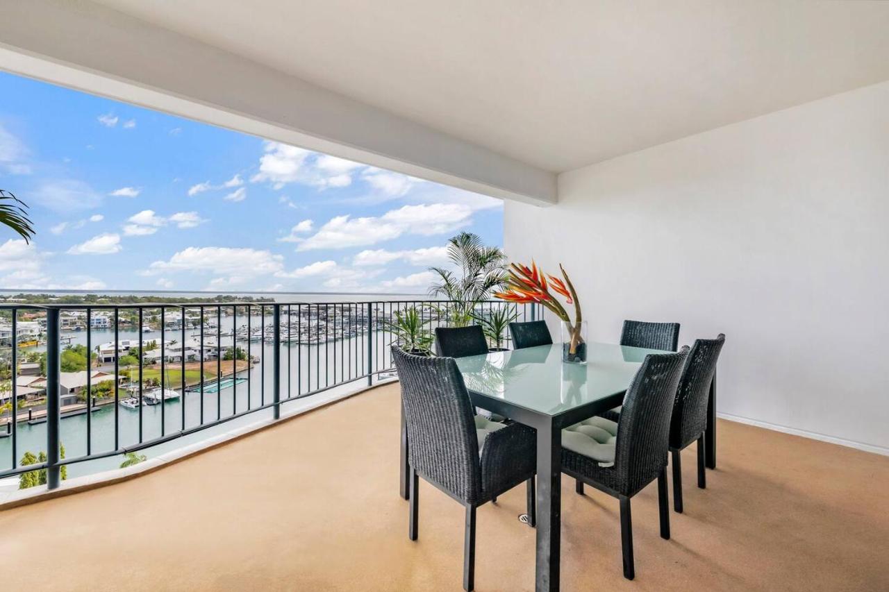 B&B Larrakeyah - Cullen Bay Penthouse with Pool, Decks and Marina Views - Bed and Breakfast Larrakeyah