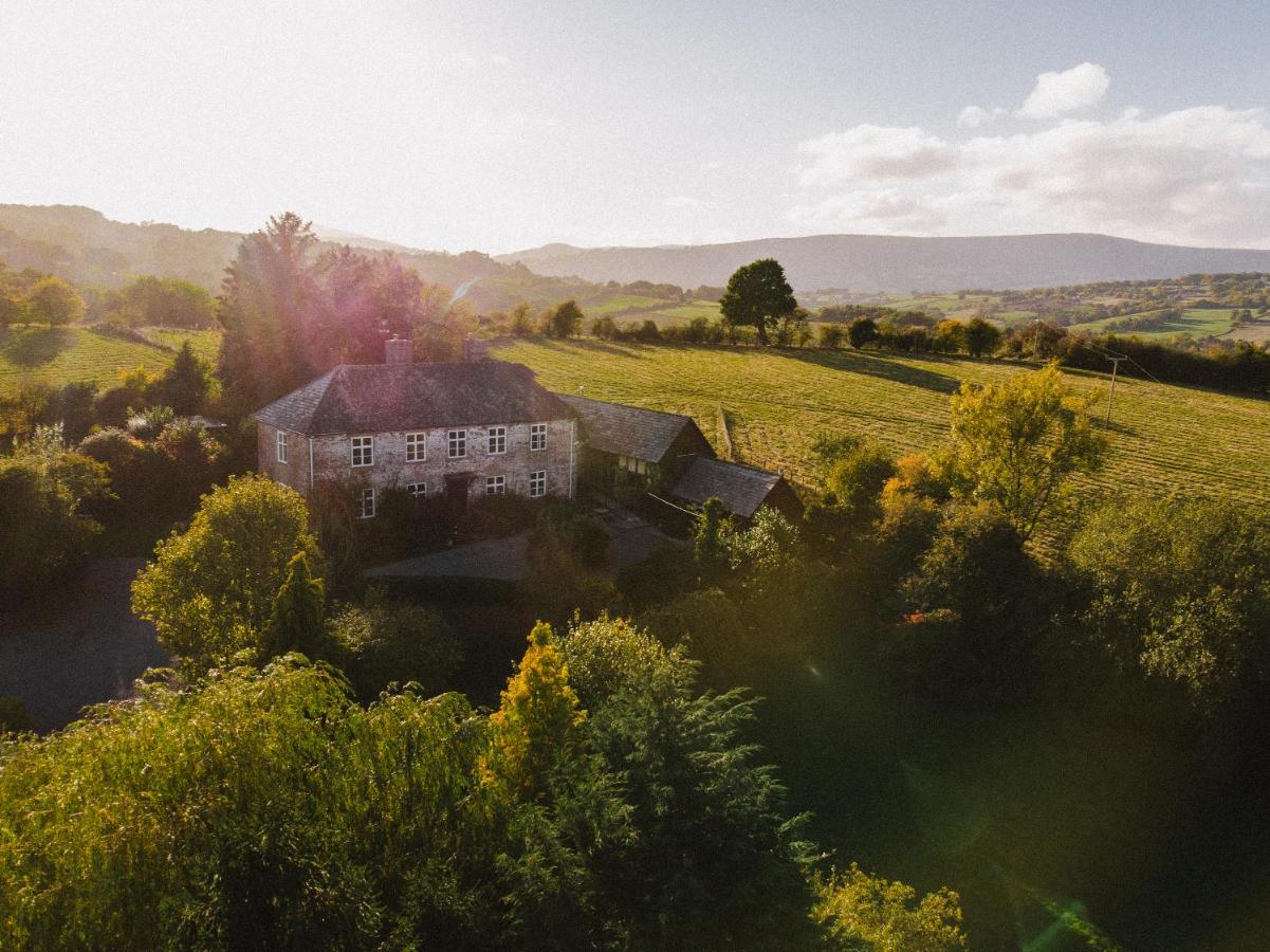 Beautiful farmhouse near Abergavenny - Sleeps 6-26 - B&B Grosmont