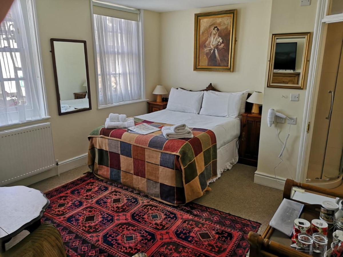 First Floor Double Room with Ensuite & Street View