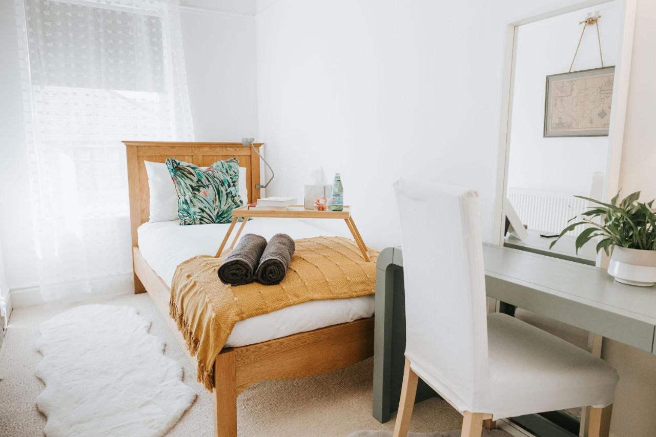 Female Guests Cosy Room Preston City Centre - Bed and Breakfast