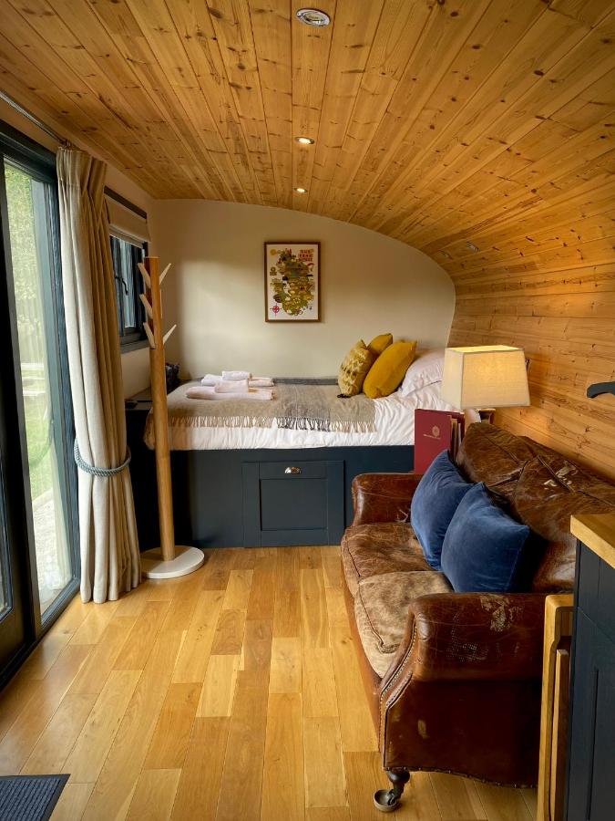 Robin's Nest (Top Cabin) - B&B Foolow
