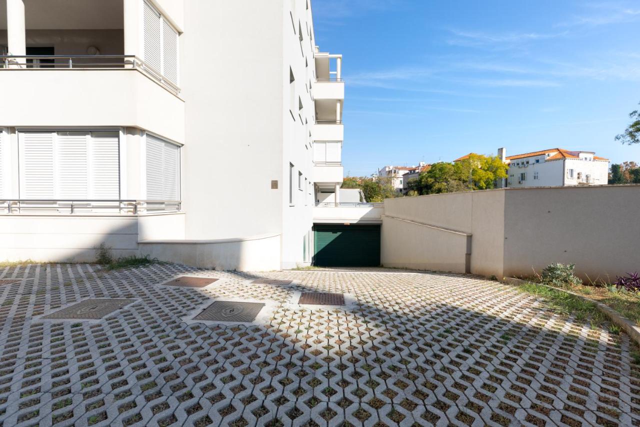 Bačvice - 2 BR , terrace,3 air conditioners, parking,elevator 3 minutes to the beach - B&B Split