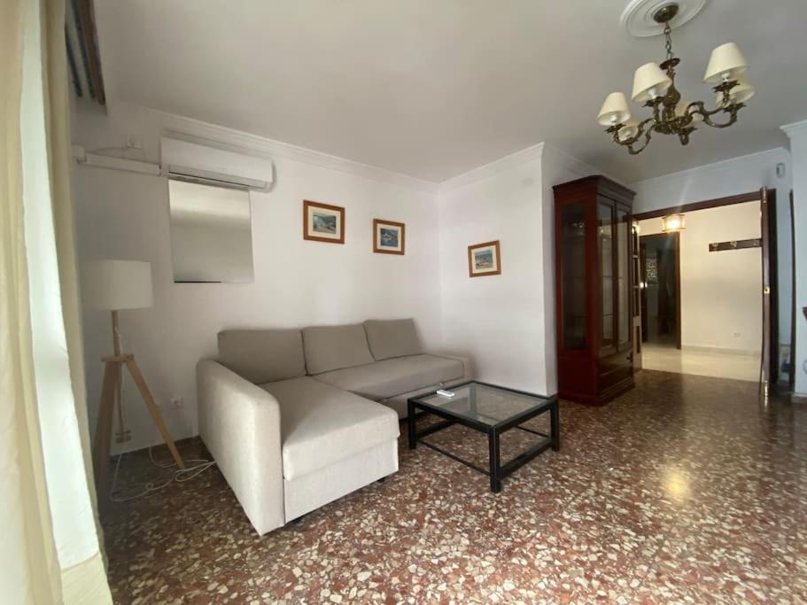 funcional piso 4 dormitorios frente a santa justa - Bed and Breakfast Sevilla