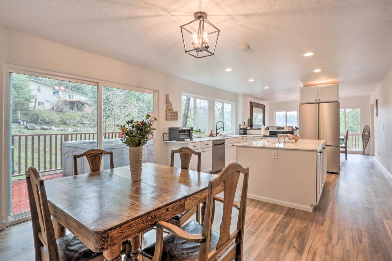 Spacious Sun-Up Bay Cabin, 20 Min to Downtown CDA! - B&B Worley