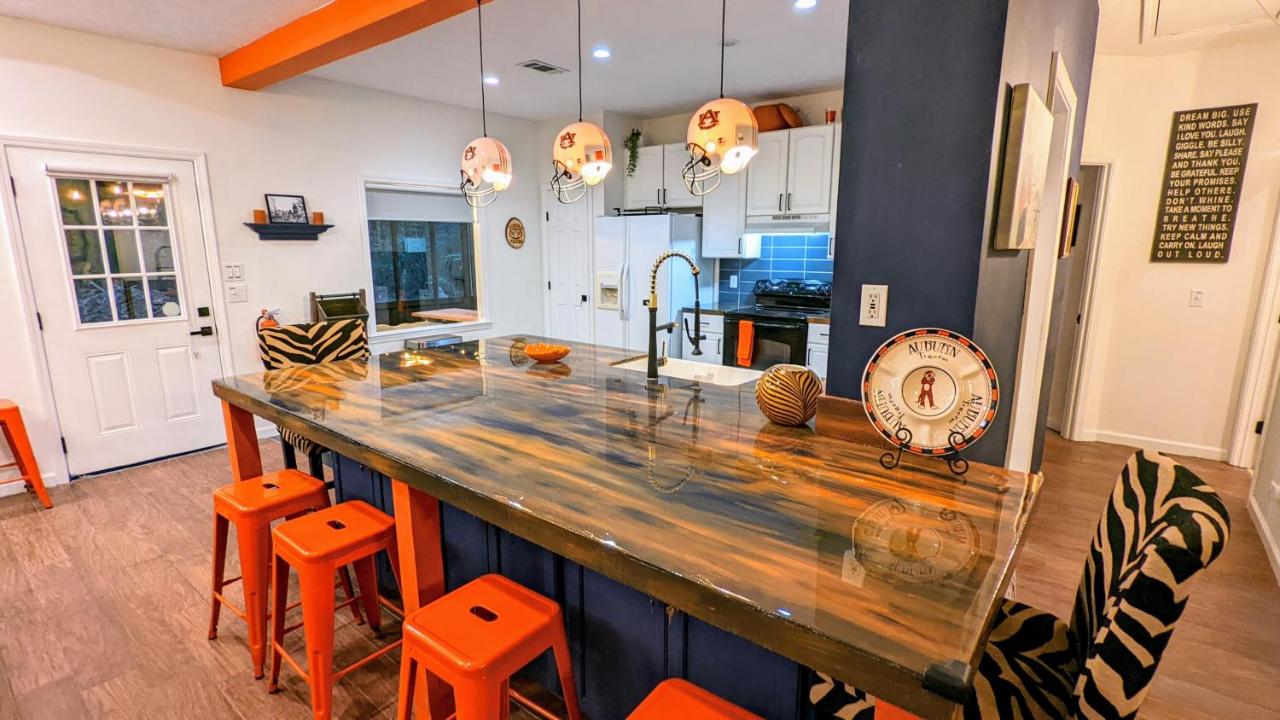 Auburn Alumni House on 20 acres - B&B Salem