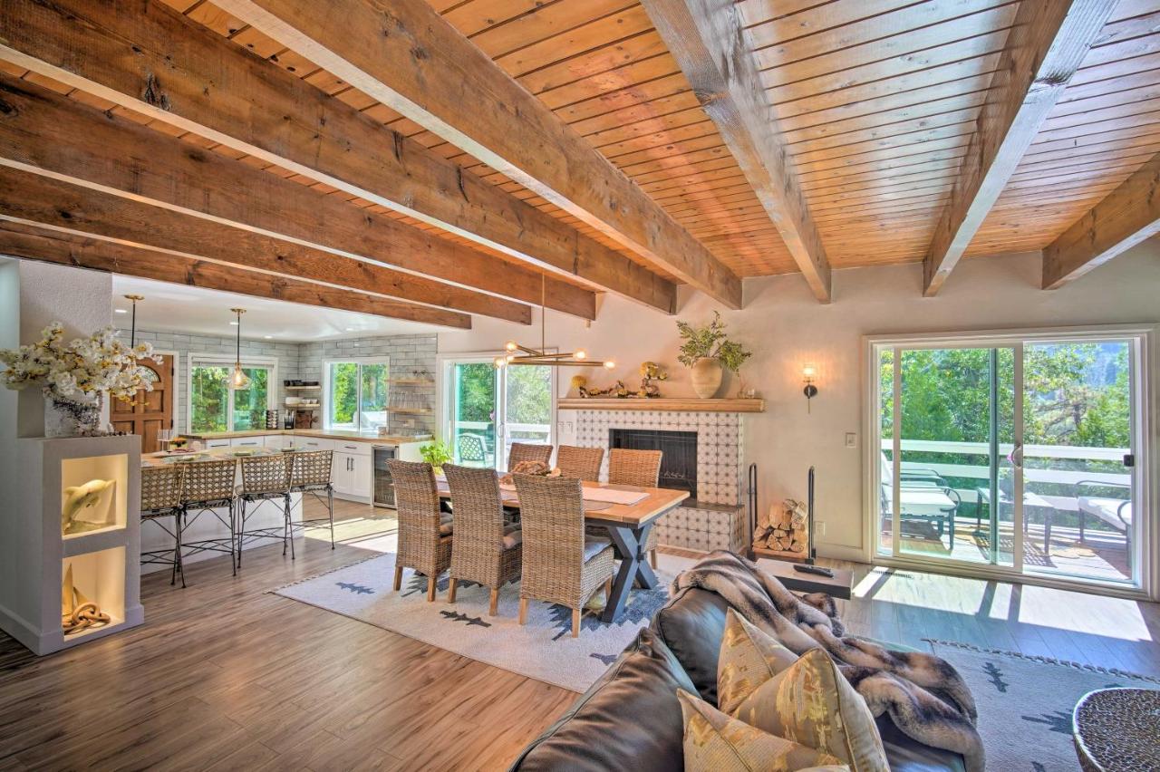 Picturesque Cabin 2 Balconies, Walk to Lake! - B&B