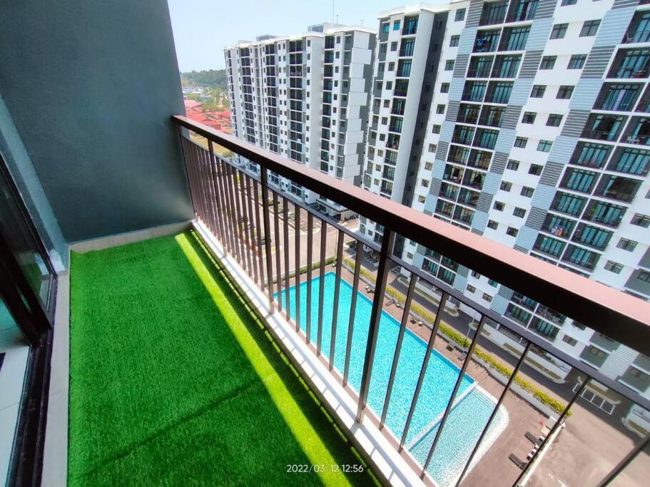 Cikgukay Desaru Homestay Apartment With Pool View WiFi & Netflix - B&B