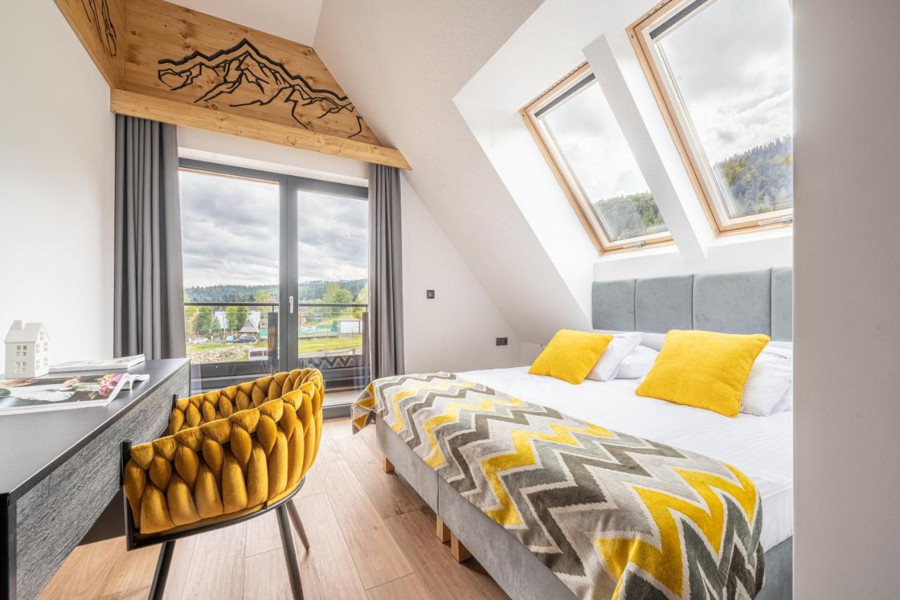 Apartment with Mountain View