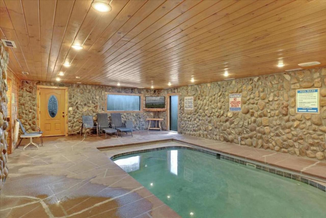 B&B Sevierville - Newly Designed 2 Bedroom cabin with indoor pool - Bed and Breakfast Sevierville