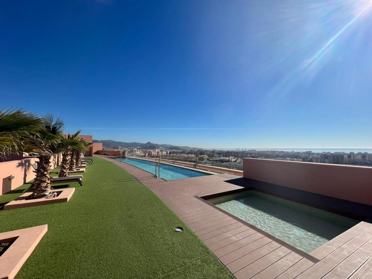 Sky Garden & seasonal pool views by ELE Apartments - Chambres d’hôtes Málaga