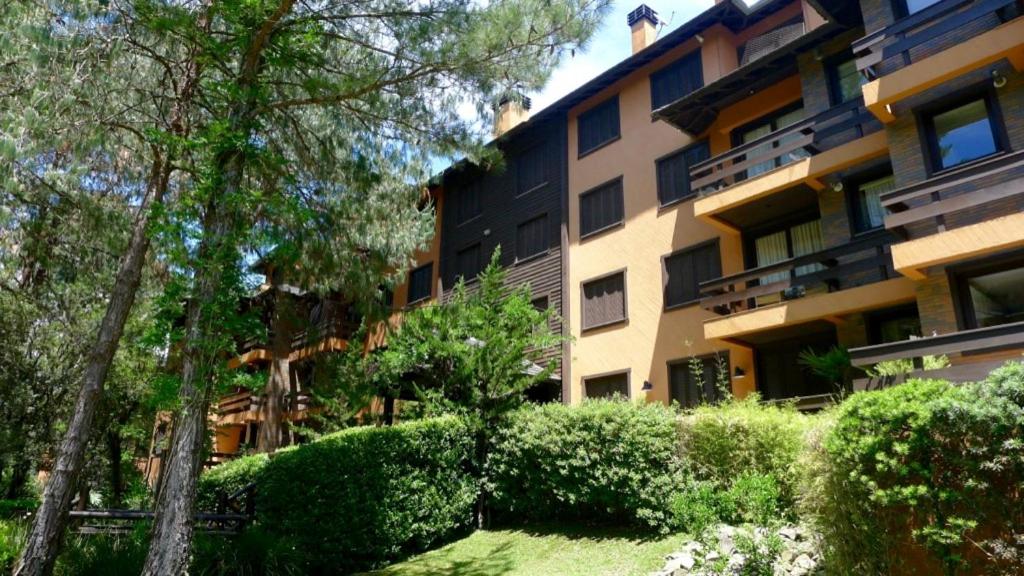 Ap Gramado Knorrville - 2 dorm com lareira, calefação e sacada - B&B Gramado