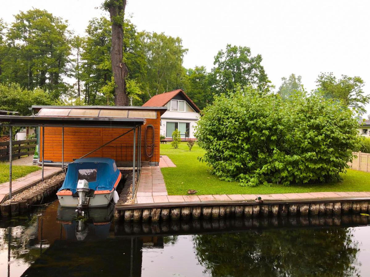 B&B Berlijn - Ferienhaus direkt an der Spree mit Whirlpool und Sauna - Bed and Breakfast Berlijn