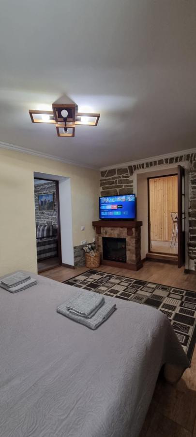 Kvartura z dvorukom - B&B