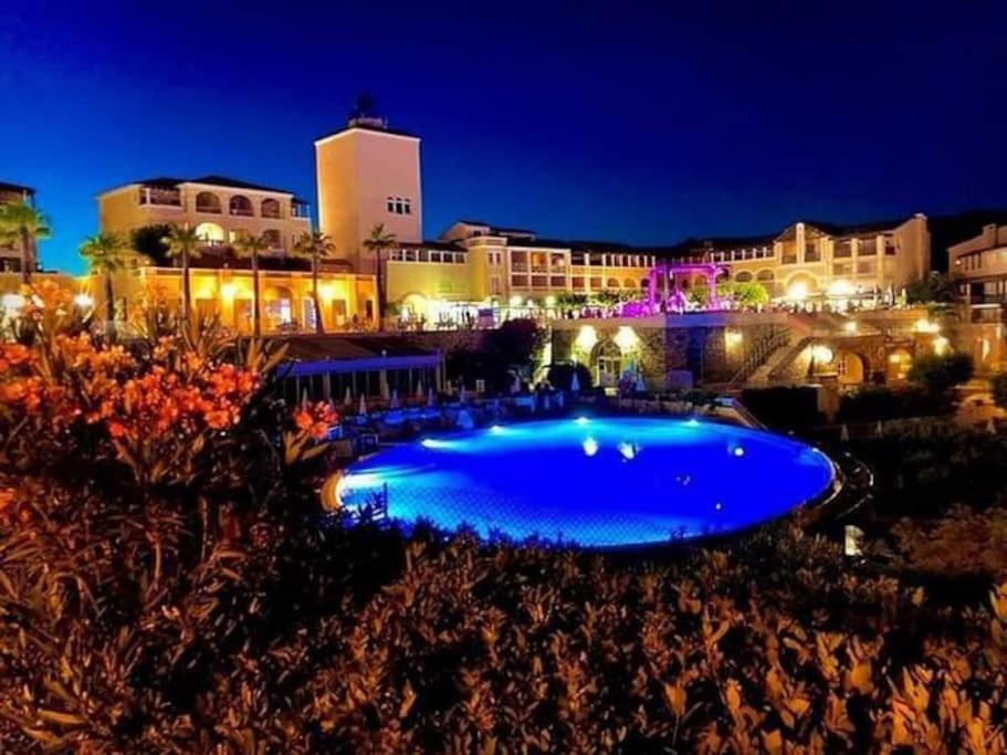 Appartement 4/5 personnes vue mer piscine et montagne Cap Estérel Pierre et Vacance nature et sport - B&B