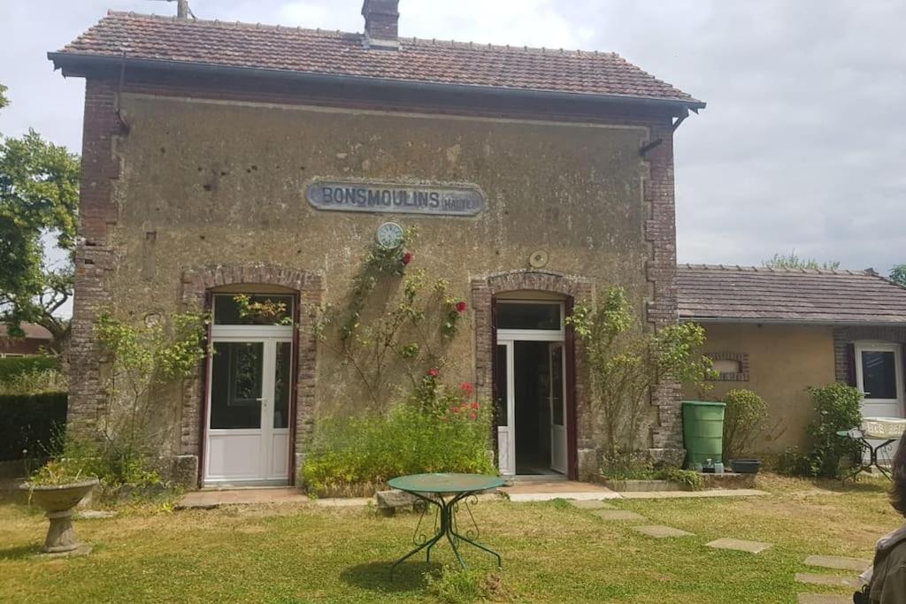 Charmante ancienne Gare Halte relais Bonsmoulins - B&B