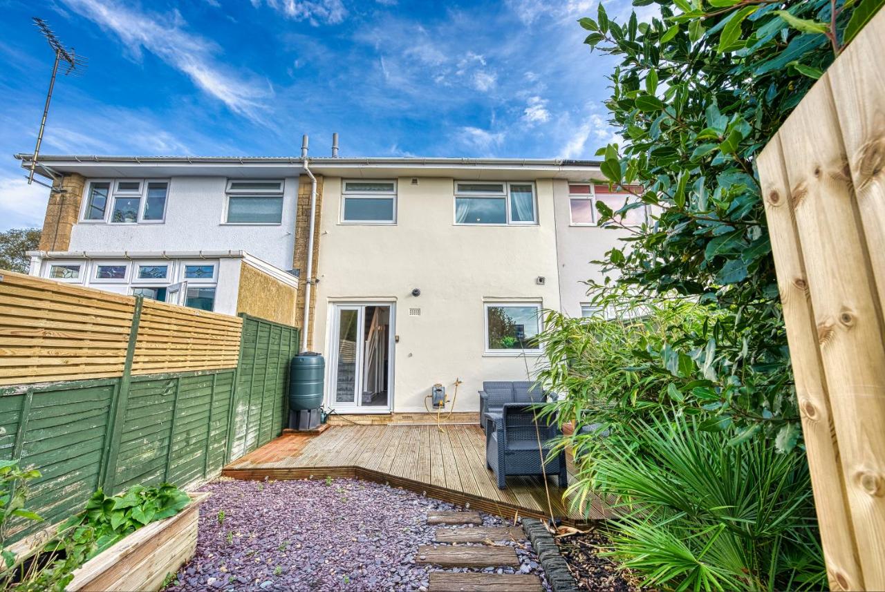 3 bedrooms, green space, free parking - B&B