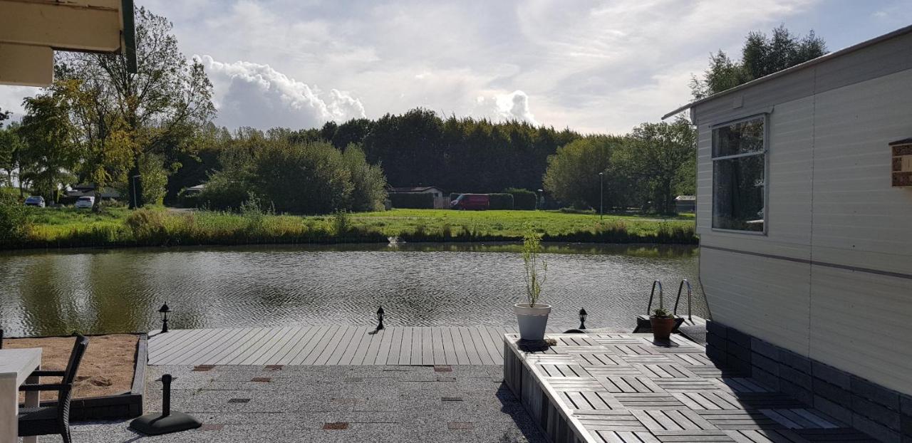 Carafun aan het water Ooltgensplaat - B&B